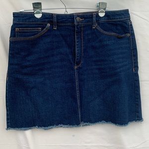 Universal thread size 12/31 denim skirt